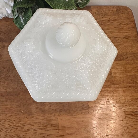 Anchor Hocking Fire King Milk Glass Grape Cookie‎ Jar Vintage Lidded Canister - Picture 4 of 8